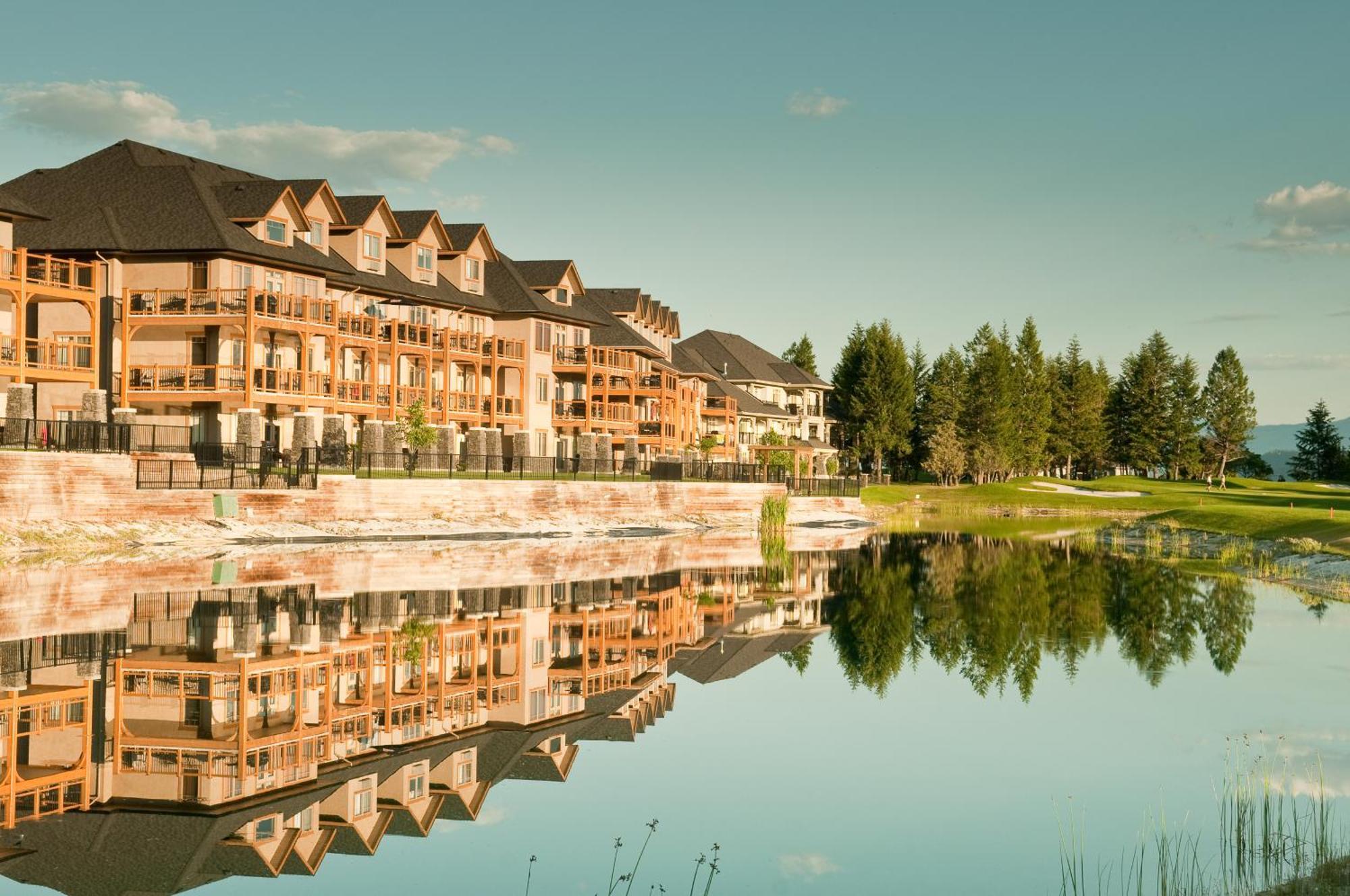 Bighorn Meadows Resort Radium Hot Springs Esterno foto