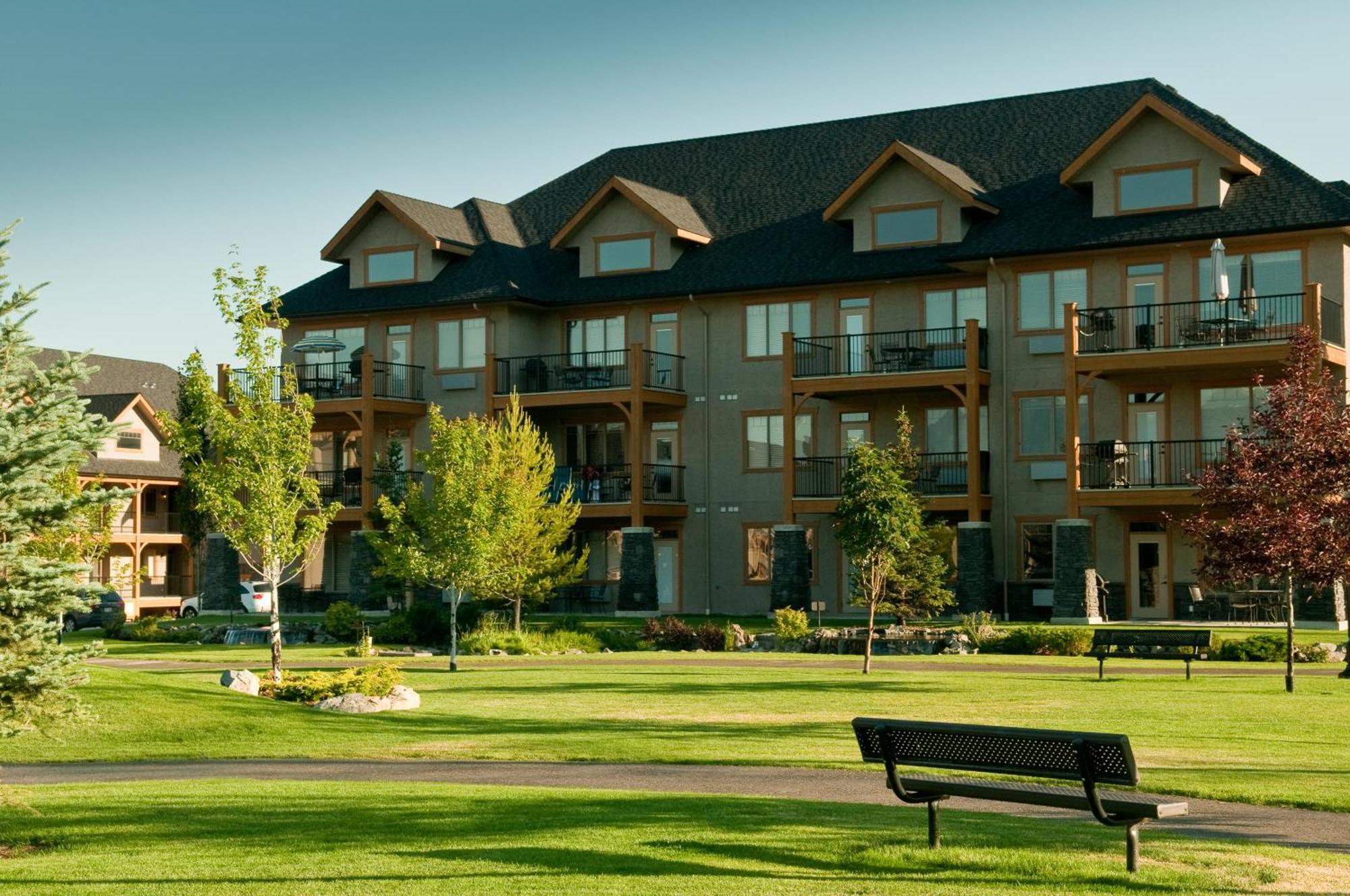 Bighorn Meadows Resort Radium Hot Springs Esterno foto