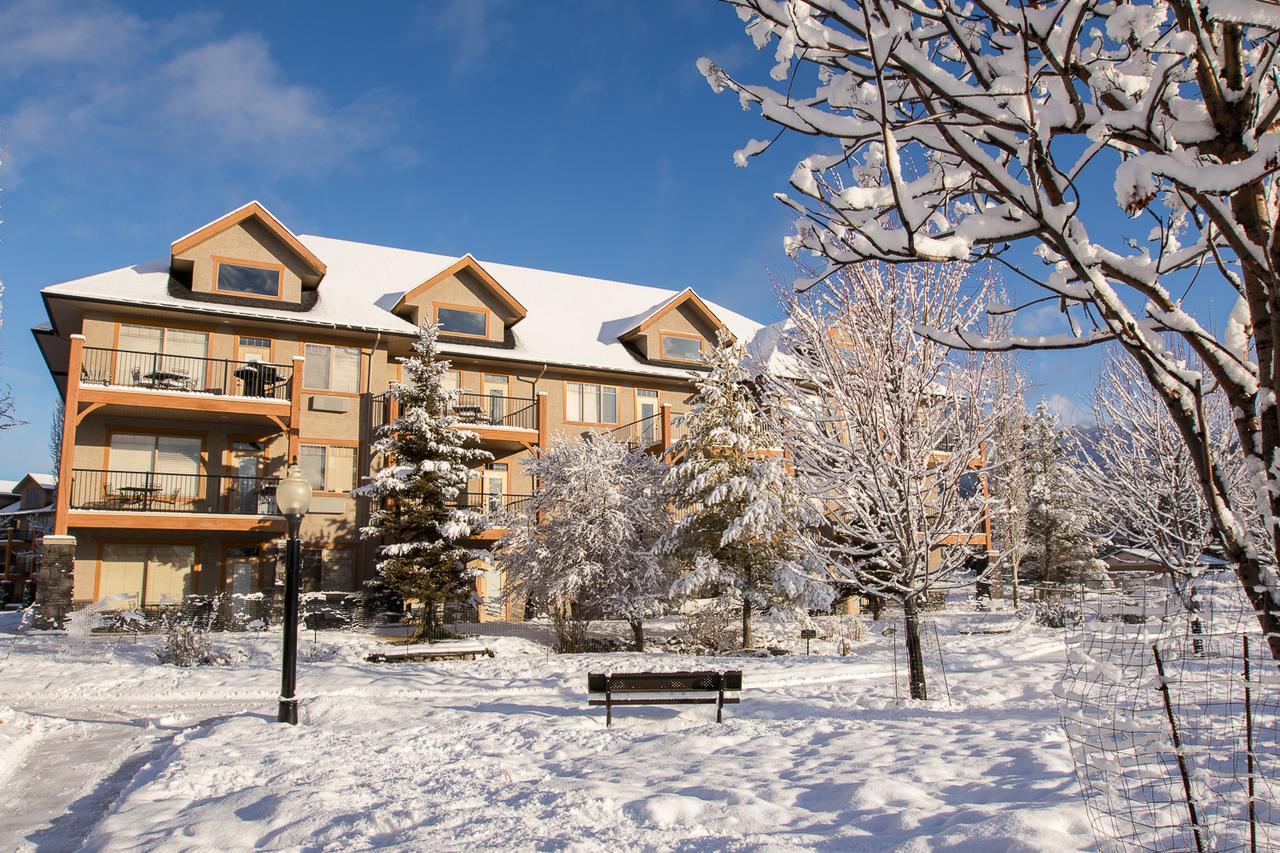 Bighorn Meadows Resort Radium Hot Springs Esterno foto