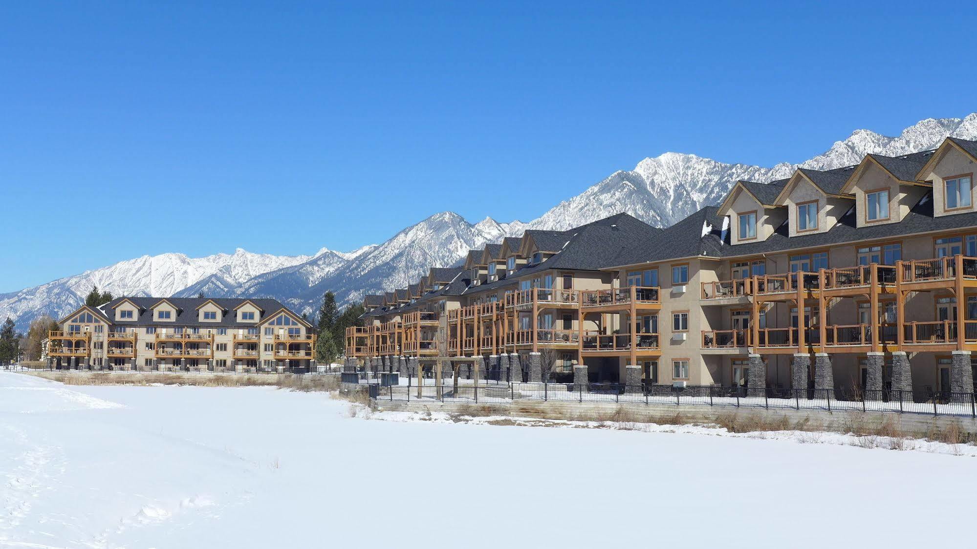 Bighorn Meadows Resort Radium Hot Springs Esterno foto